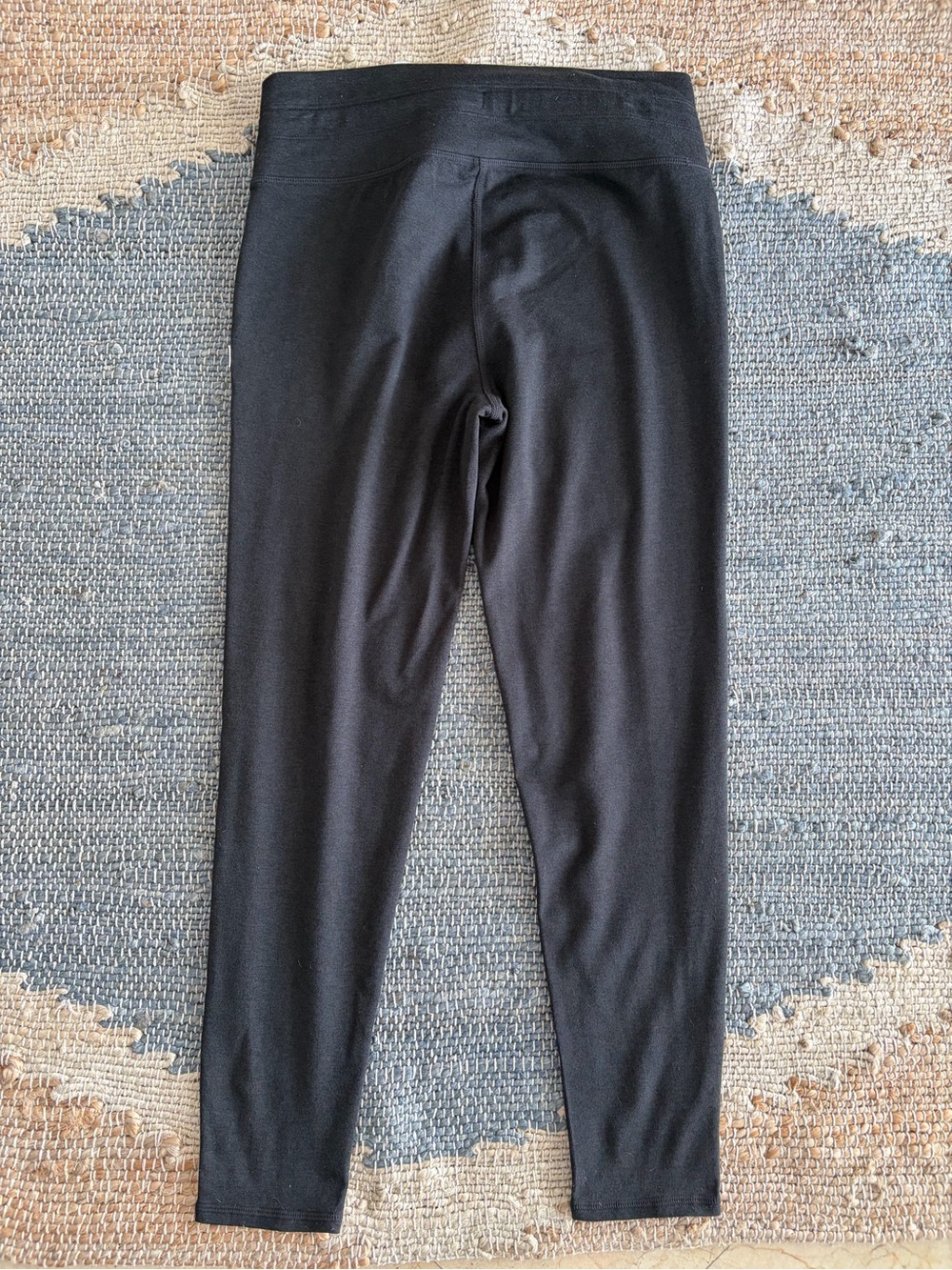 Vuori Performance Joggers/Leggings Mid-Rise Heathered Black - Picture 2 of 8